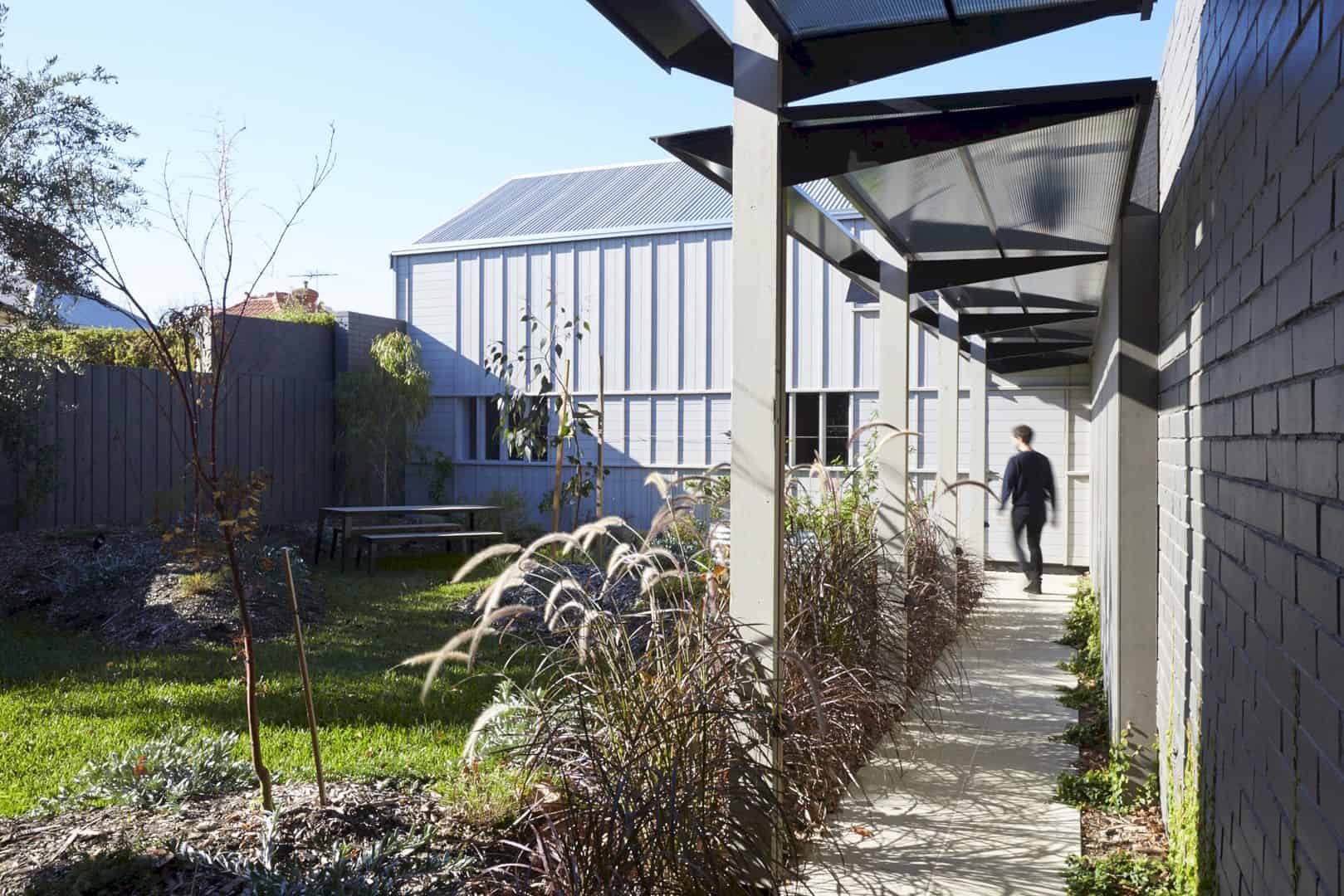 A Timber Clad Residence In Albert Park 10