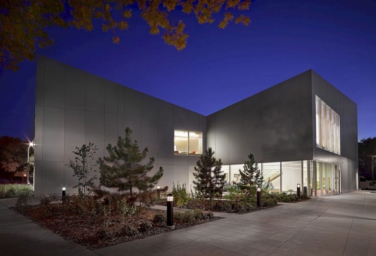 Highlands Branch Library: A New Open and Accessible Creative Center in ...