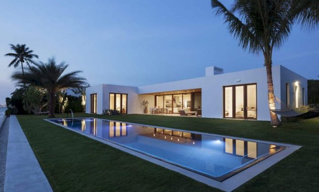 House in Florida: A Single-Family Residence in Casual Luxury Design and ...