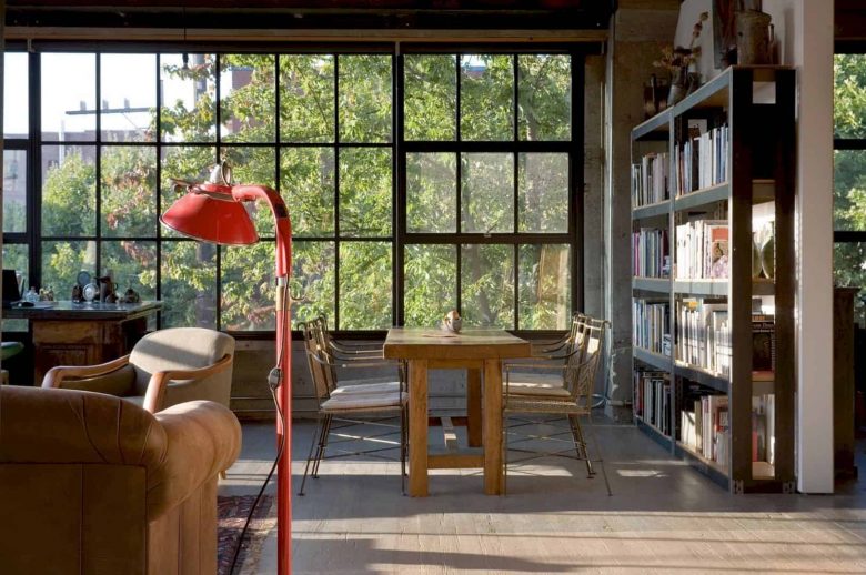 Artist’s Studio: A Former Warehouse with Contemporary Interior and ...