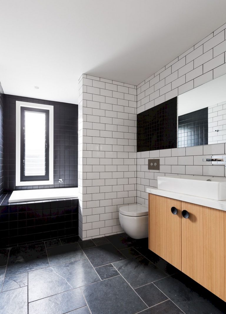 10 Simple Bathroom Ideas with Subway Tiles And Colorful Tub