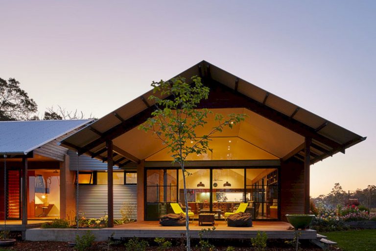 Farm House: A Modern Australian Farmhouse with Climate and Features ...