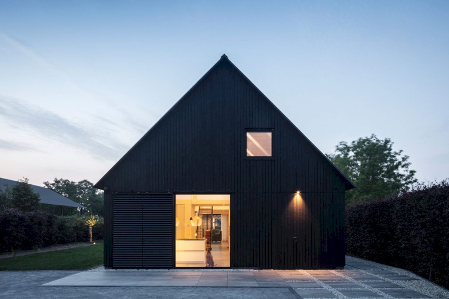 Barnhouse V: A Barnhouse Direct Connection to Its Surroundings with ...