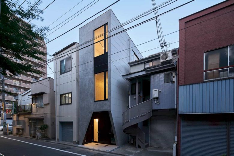 Higashi Ikebukuro House: A Rental Store and House with Structural ...