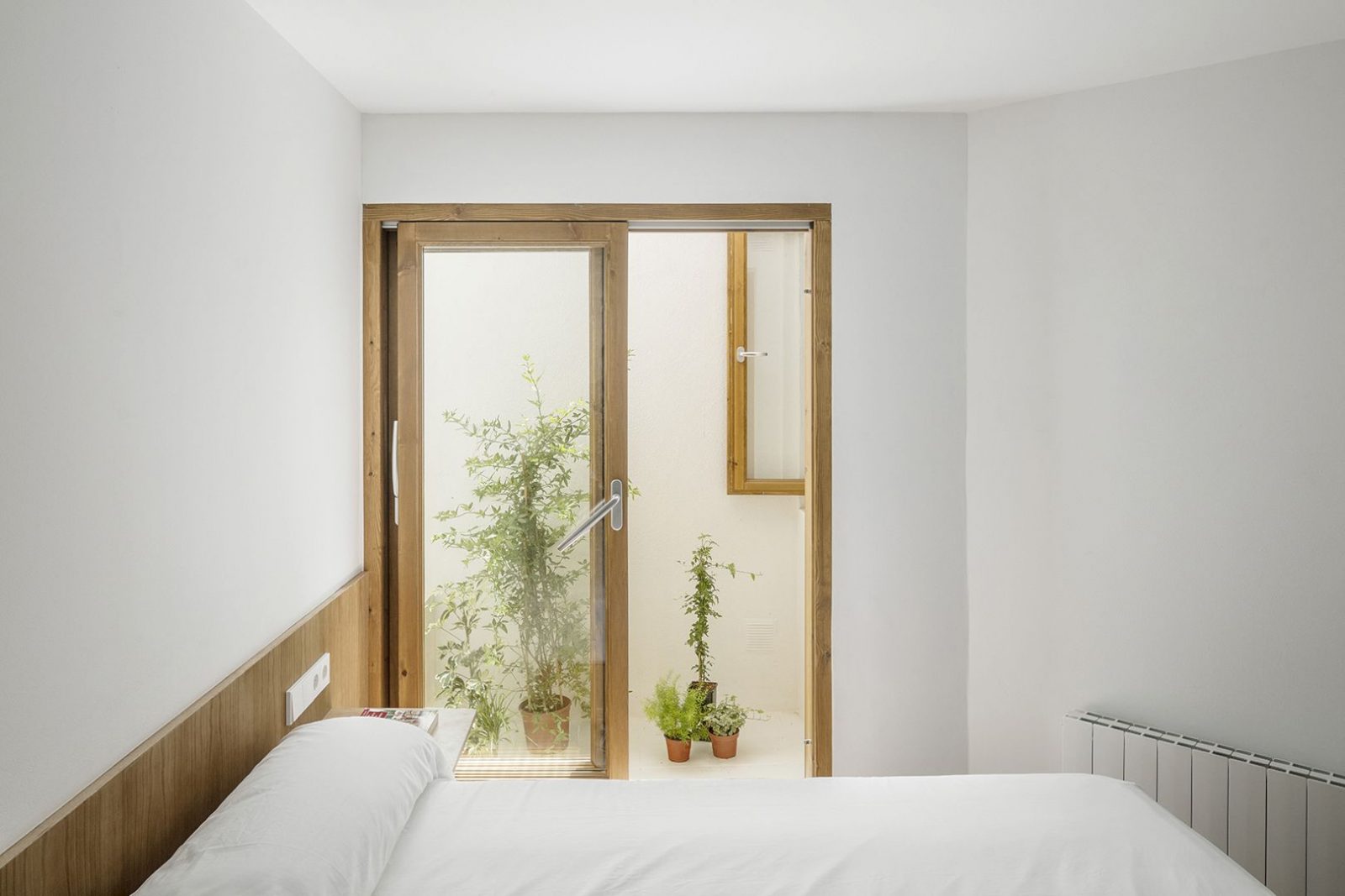 Costa Brava House: A Garden Apartment with A New Domestic Architecture ...