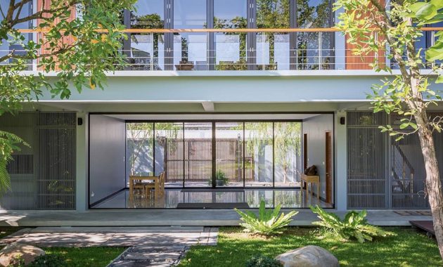 BOONSOM RESIDENCE: Two Connected Houses with A Good Welcoming Entry and ...