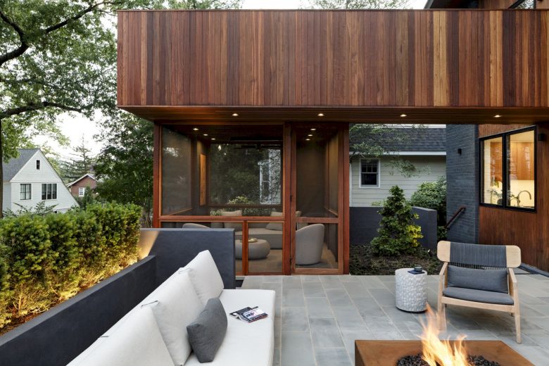 10 Backyard Designs With Adjacent Lounge Area