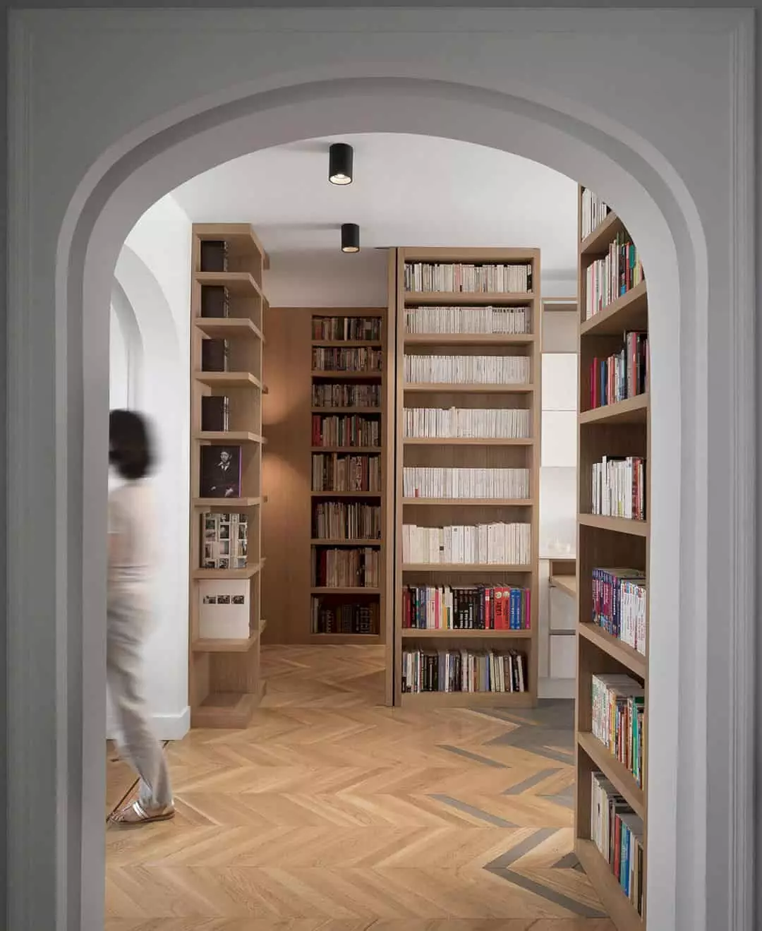 Scala scorrevole  Home library design, Large bookcase, Floor to ceiling  bookshelves