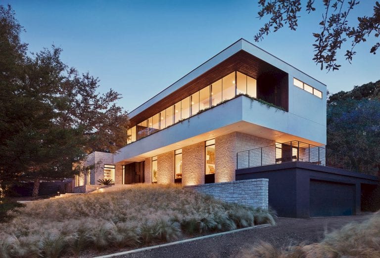 Treetops House: A Transformation of A Suburban Ranch House into An ...