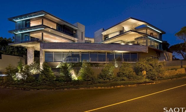 Clifton 2A: A Modern House with External Living and Entertaining Functions