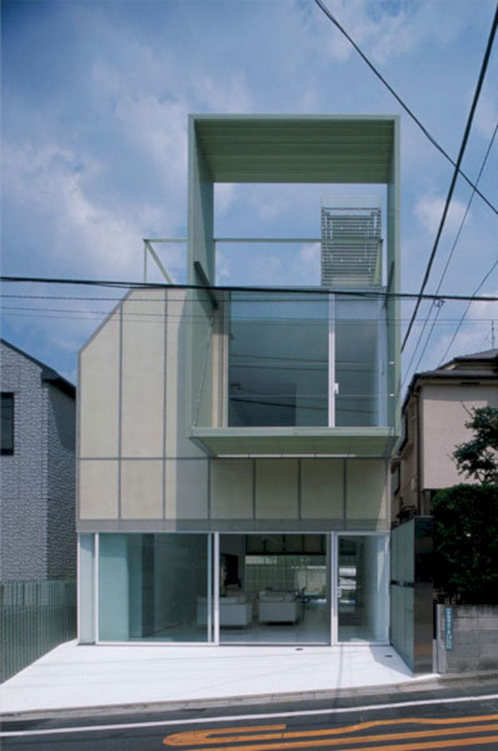 Plastic House: A Private Residence with An Outdoor Open Space and Roof ...