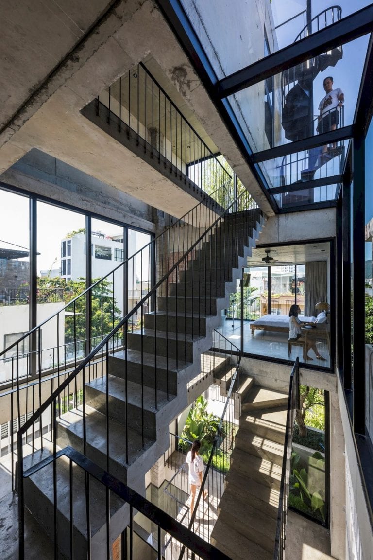 The Concrete House 01: A Four-Storey House with A Complete Concrete ...