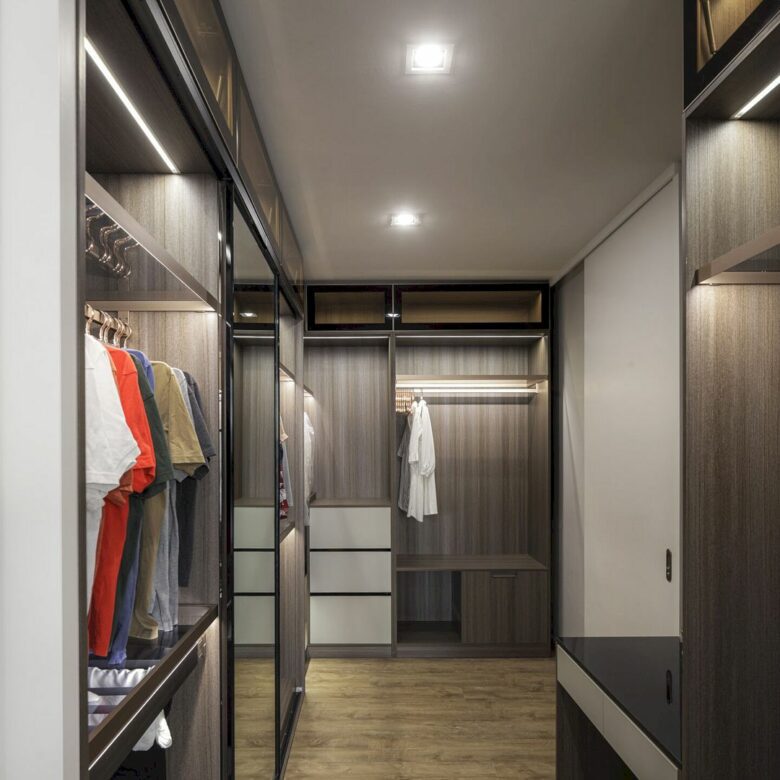 5 All-Wood Walk-In Closet Design Ideas That Adjoining Your Master Bedroom