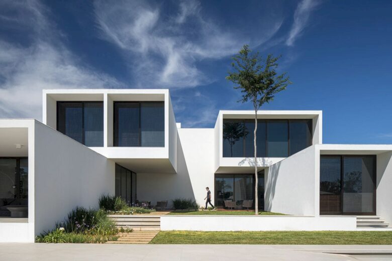 House of Courtyards: A Big Modern House with A Regular Grid and A Green ...