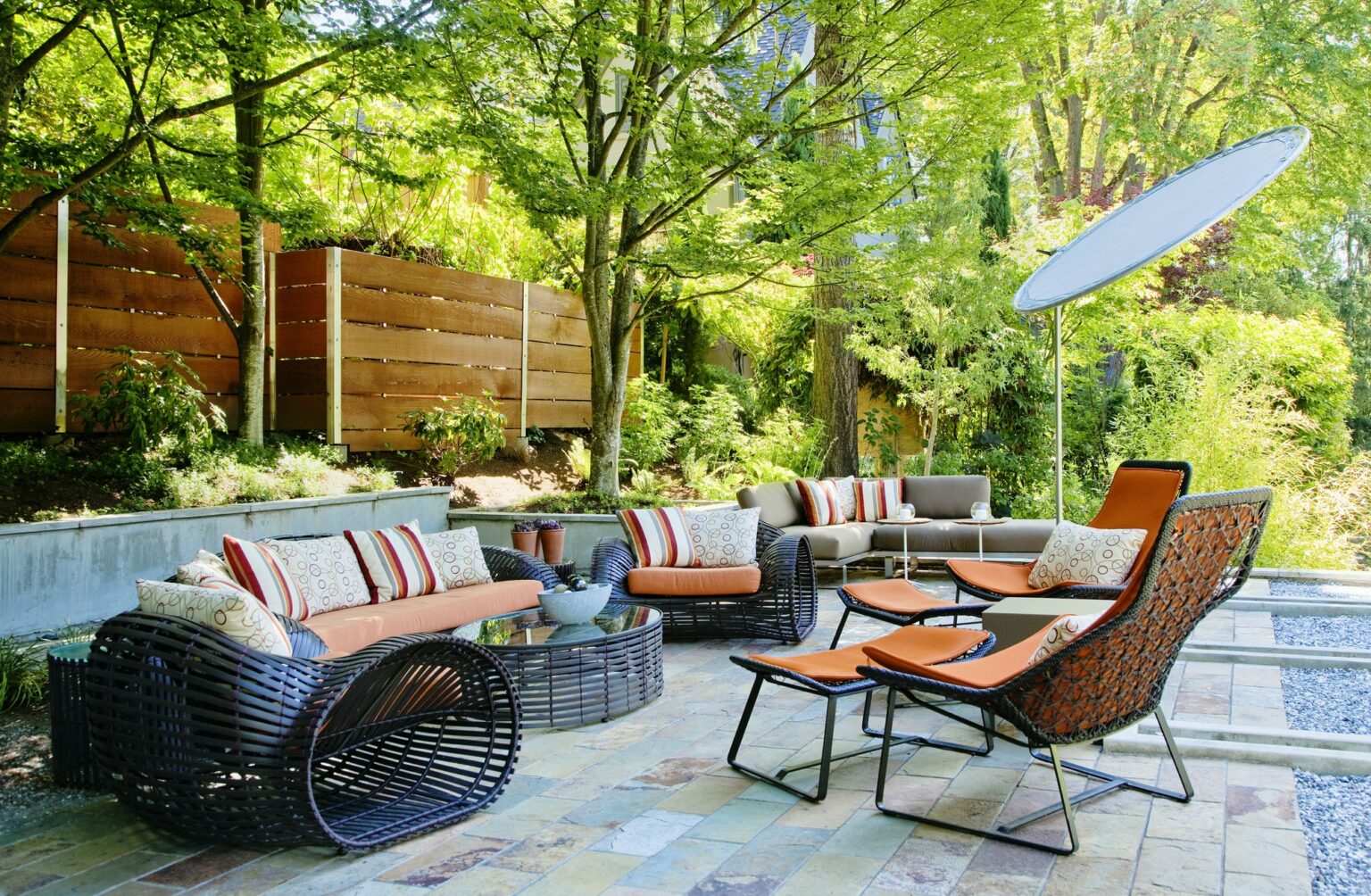 10-outdoor-design-ideas-with-comfortable-furniture-and-plenty-of