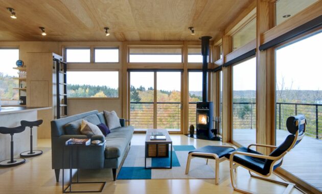 Glen Lake Tower: A Sustainable House Design with Simple Comforts