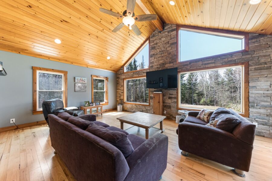 Beautiful Contemporary Rustic Cabin Interior Livin 2023 11 27 04 52 15 Utc