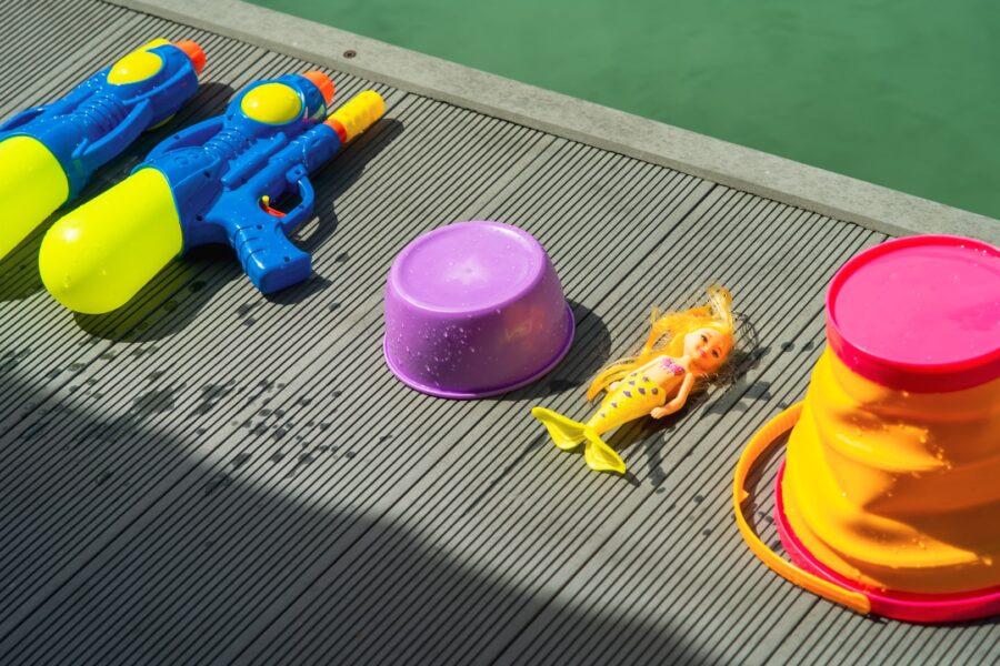 Drying Water Gun And Wet Toys By Exposing To The S 2023 11 27 05 21 23 Utc