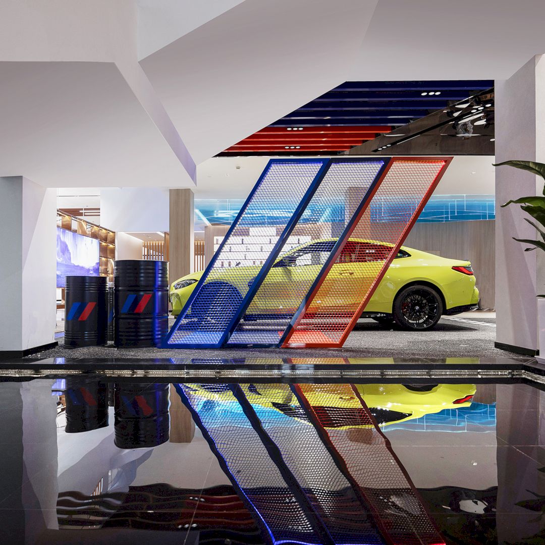 Rongbaohang BMW 5S Store By Yixian Chen 4