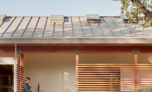 From Clunky To Chic Side Angle Side Transforms A 1970s Ranch Into An Off Grid Oasis In Austin 13