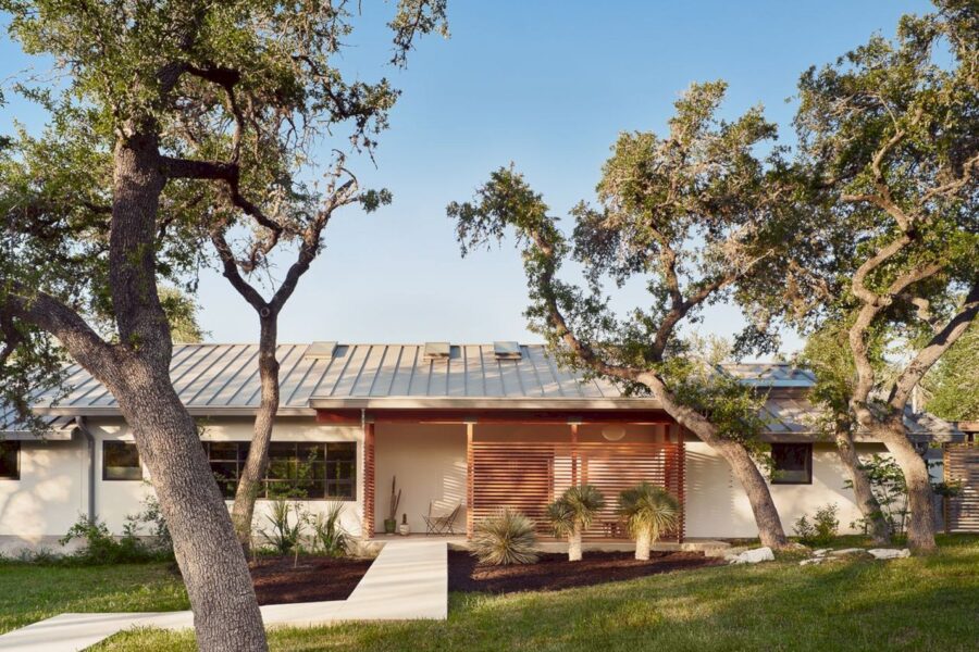 From Clunky To Chic Side Angle Side Transforms A 1970s Ranch Into An Off Grid Oasis In Austin 15