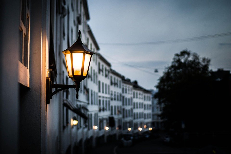 apartment lamp placement